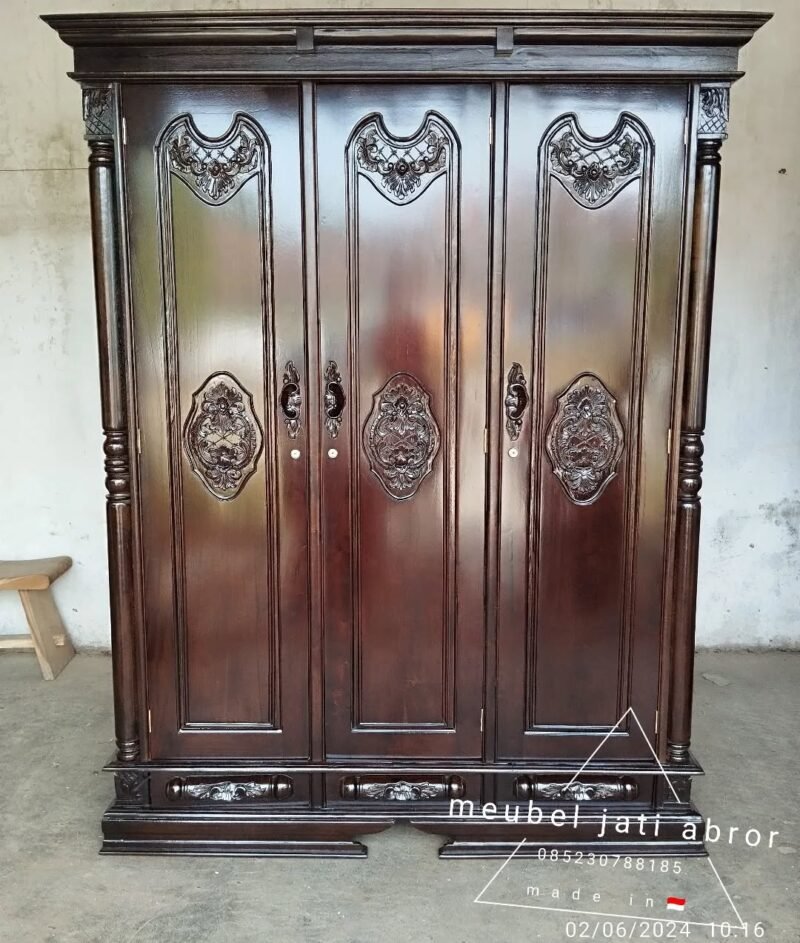 Cupboard 006