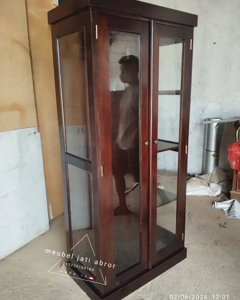 Cupboard 005