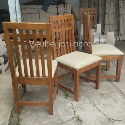 kursi kafe balero kotak