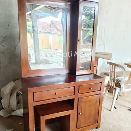 Meja Rias 002